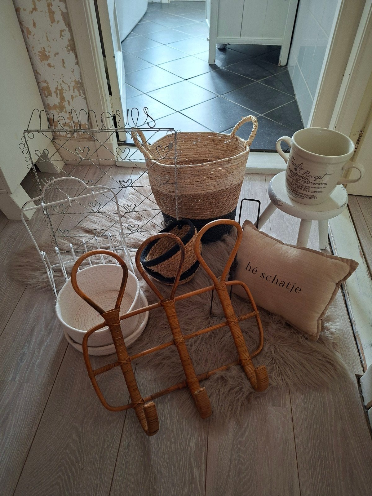 Diverse woonaccessoires: manden, rekken, kussen en meer, Gebruikt, Beige, Ophalen of Verzenden, Landelijk
