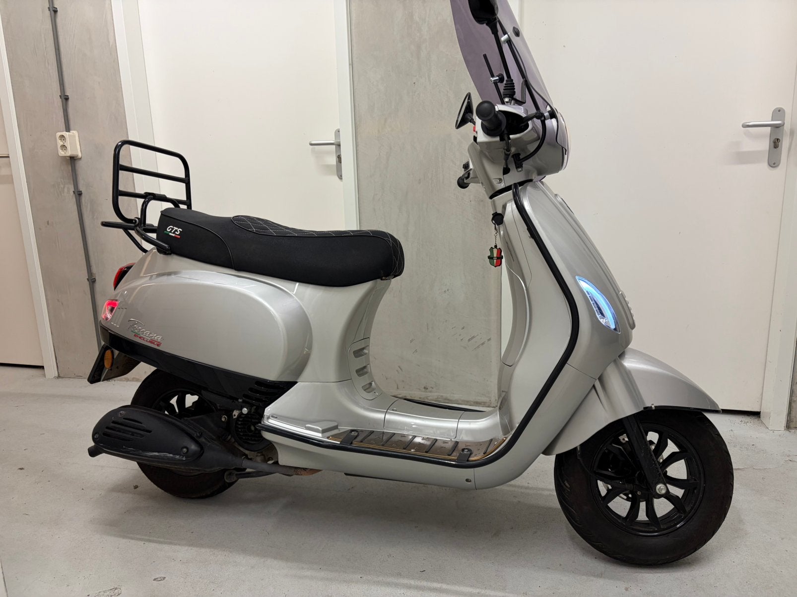 GTS Toscana Exclusive scooter, Ophalen, Zo goed als nieuw, Benzine