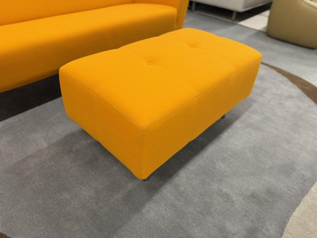 Nieuw Gelderland 6111 Voetenbank oranje Design Poef, 50 tot 75 cm, Nieuw, Industrieweg 15, Ophalen of Verzenden