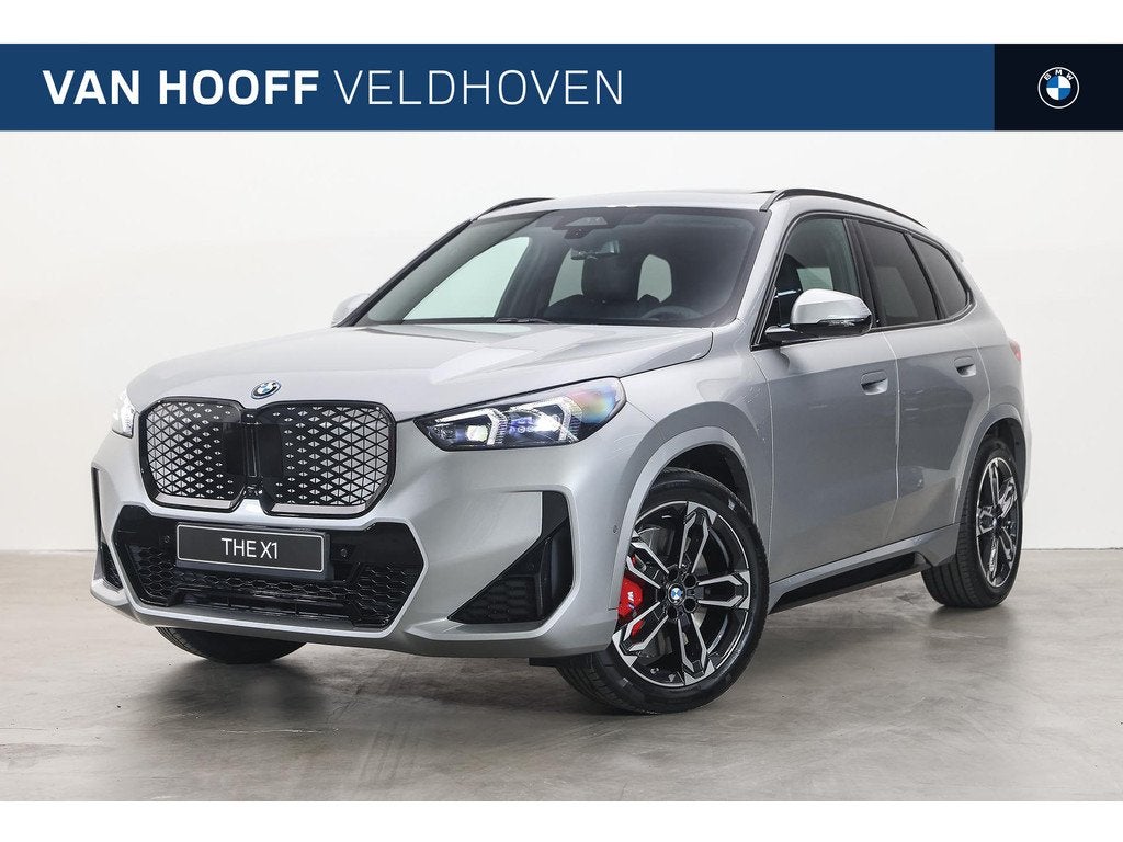 BMW iX1 eDrive20 M Sport / Trekhaak / Panoramadak / Sportsto