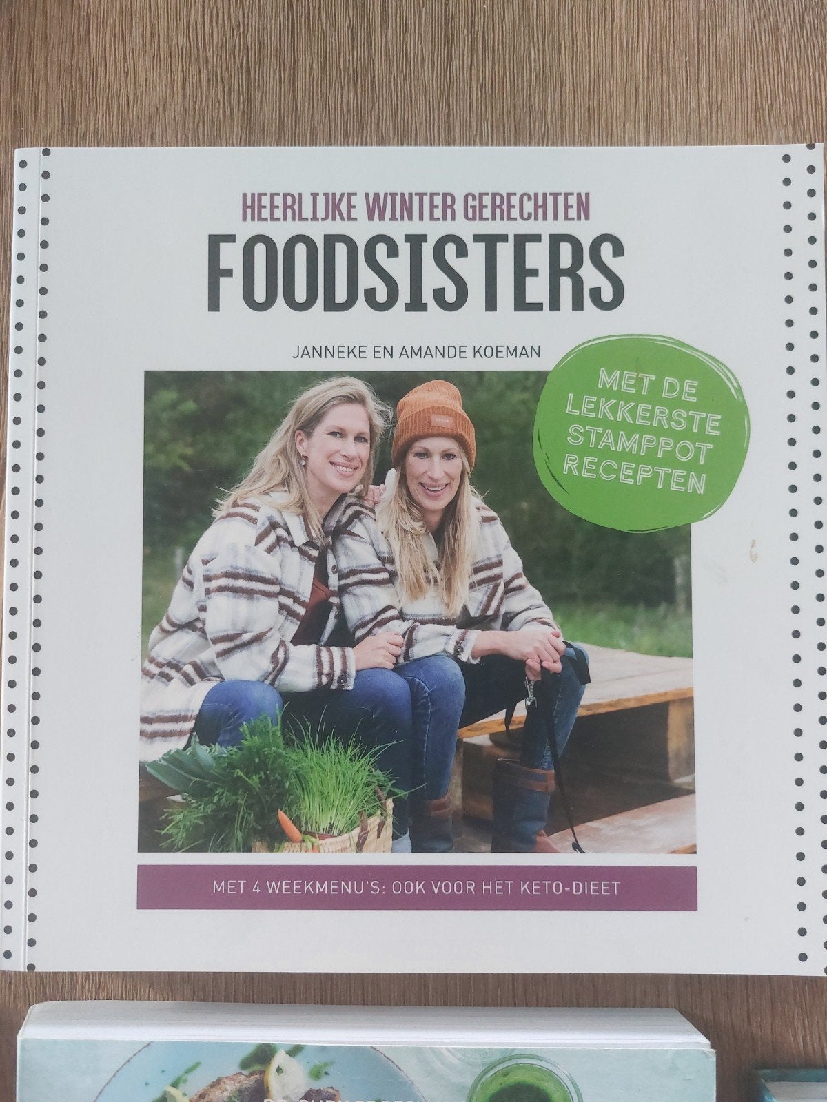 Foodsisters: Heerlijke Winter Gerechten - Keto-dieet, Hoofdgerechten, Janneke en Amande Koeman, Ophalen of Verzenden, Zo goed als nieuw