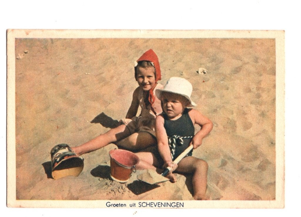 Oude Ansichtkaart Scheveningen Kinderen op het Strand, Ophalen of Verzenden, 1940 tot 1960, Ongelopen, Kinderen
