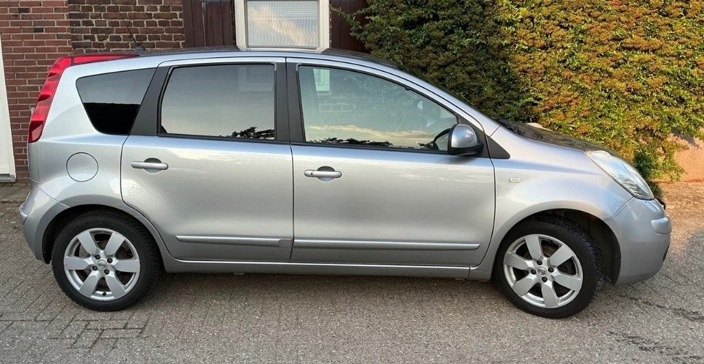 Nissan Note 1.6 16V AUT 2008 Grijs, 15 km/l, 750 kg, 4 cilinders, Multifunctioneel stuurwiel
