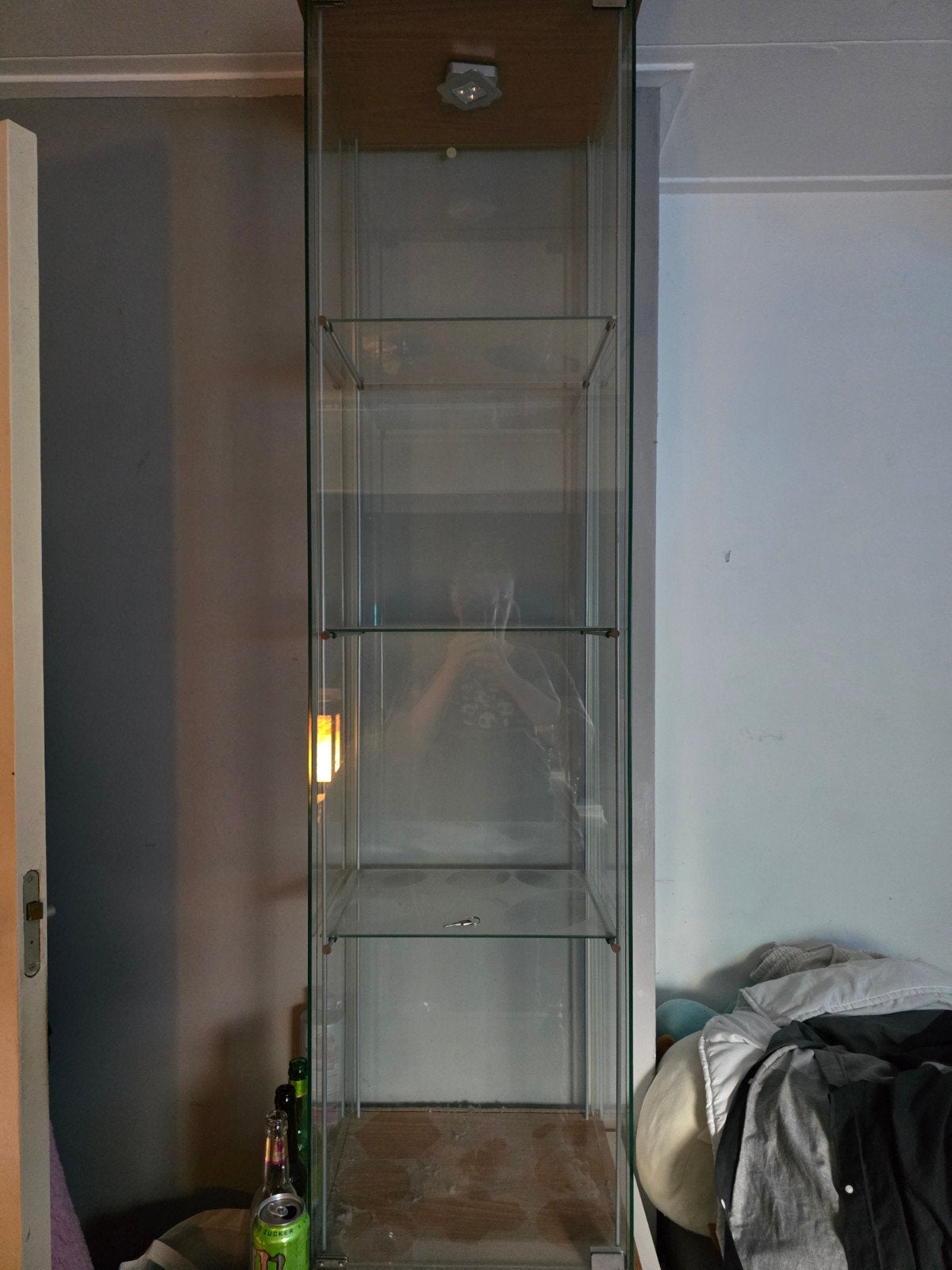 Glazen vitrinekast, Huis en Inrichting, Ophalen, Met plank(en), Minder dan 50 cm, Gebruikt