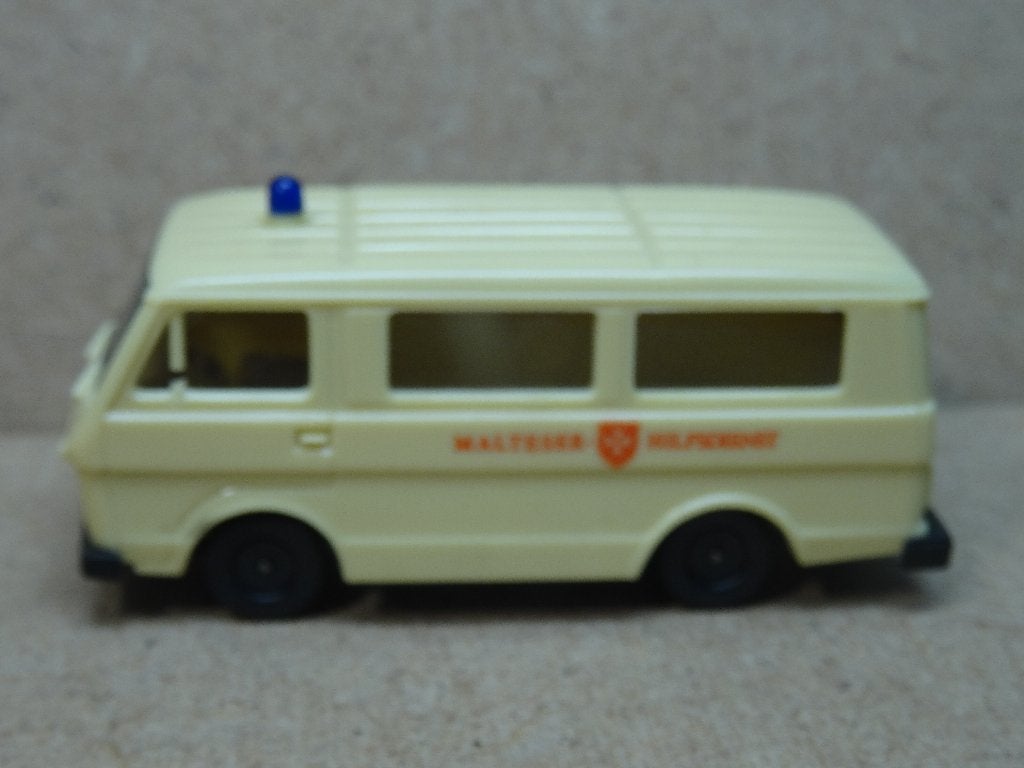 HERPA 1/87, VW LT, " Malteser Hulpdienst ", Zie Foto`s, Ophalen of Verzenden, Zo goed als nieuw, Bus of Vrachtwagen, Herpa