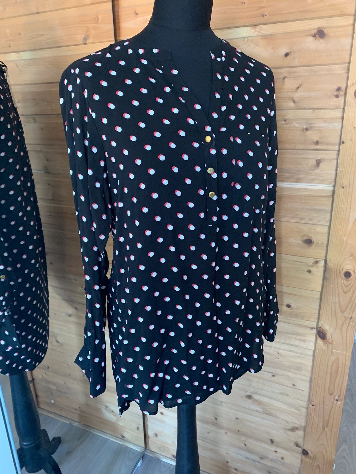 Zwarte blouse met stippen maat 36 nieuw, Kleding | Dames, Blouses en Tunieken, Ophalen of Verzenden, Nieuw, Maat 36 (S), Zwart