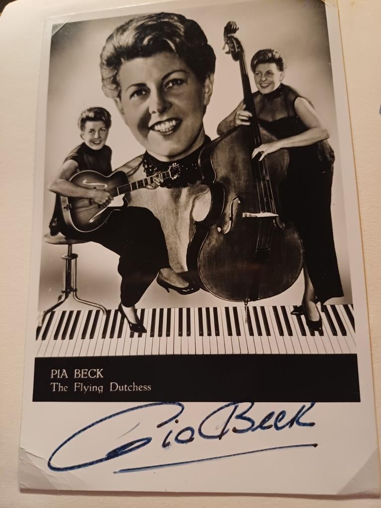 Gesigneerde foto Pia Beck - The Flying Dutchess, Ophalen of Verzenden, Gebruikt, Foto of Kaart, Gesigneerd