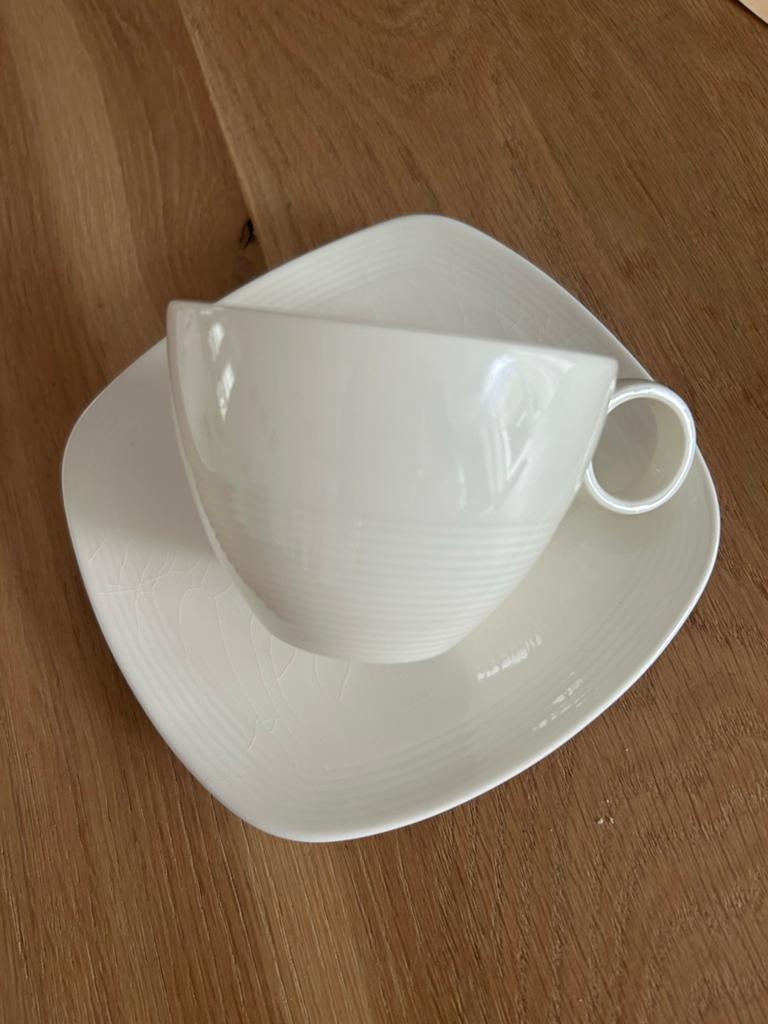 Nee Linnen van V&D - Kop en schotel - Imperial Pottery, Keramiek, Ophalen of Verzenden, Zo goed als nieuw, Effen
