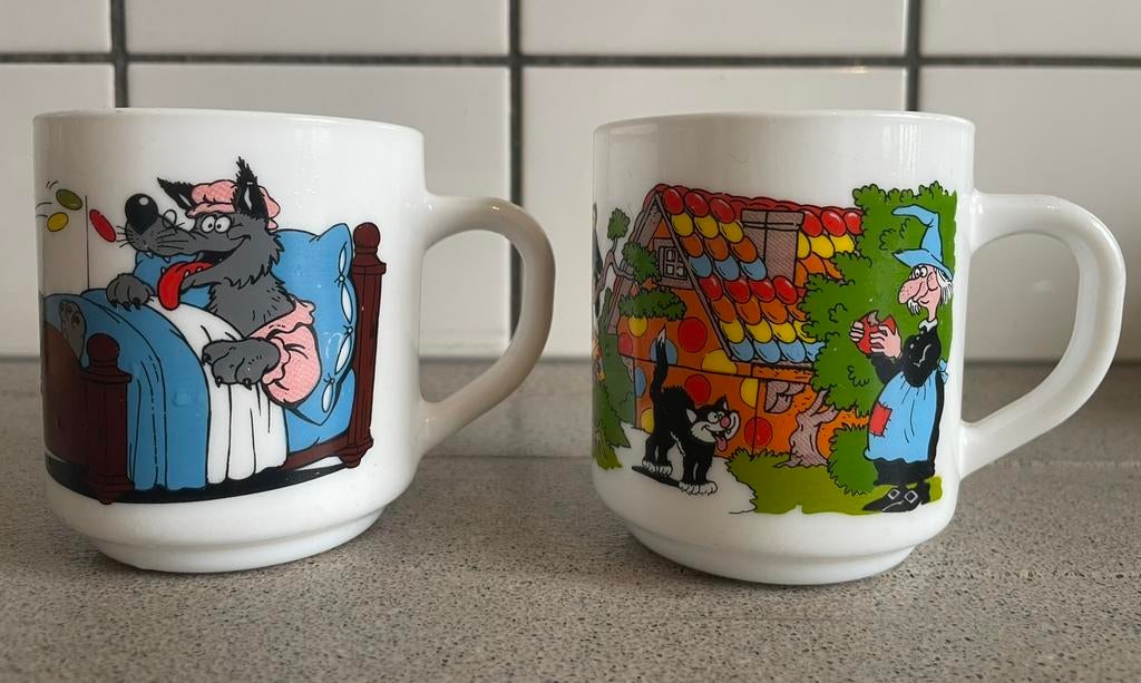 Arcopal Smarties sprookjes mok beker mokken bekers jaren 80, Huis en Inrichting, Keuken | Servies, Ophalen of Verzenden, Overige stijlen
