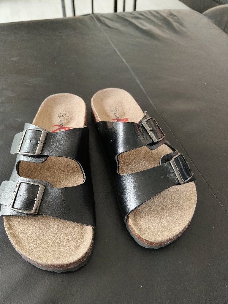 Slippers lucovitaal nieuw!!!, Slippers, Zwart, Nieuw, Ophalen of Verzenden