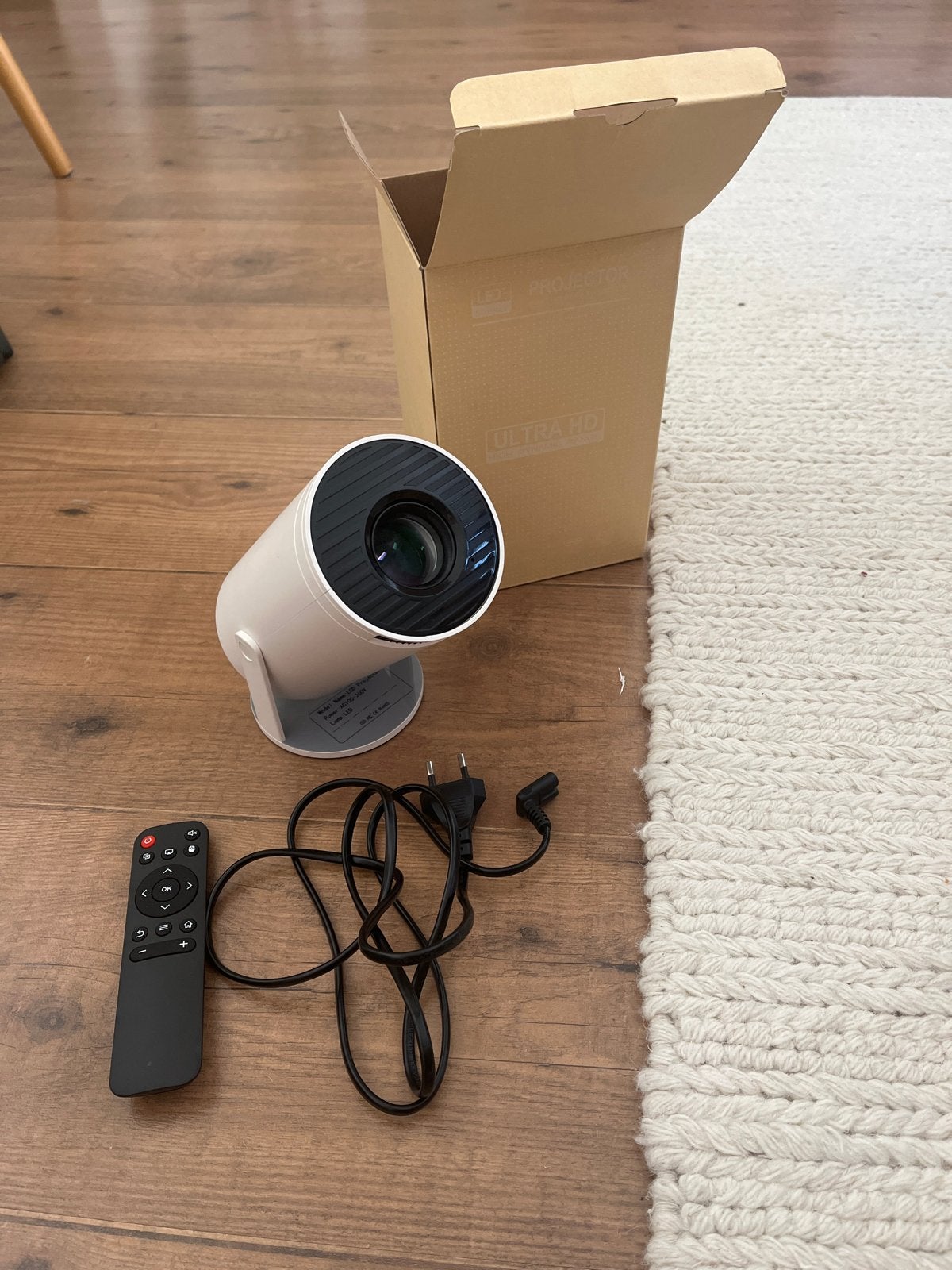 Beamer nieuw in doos 1x gebruikt, Ophalen of Verzenden, Nieuw, LED, Ultra HD (4K)