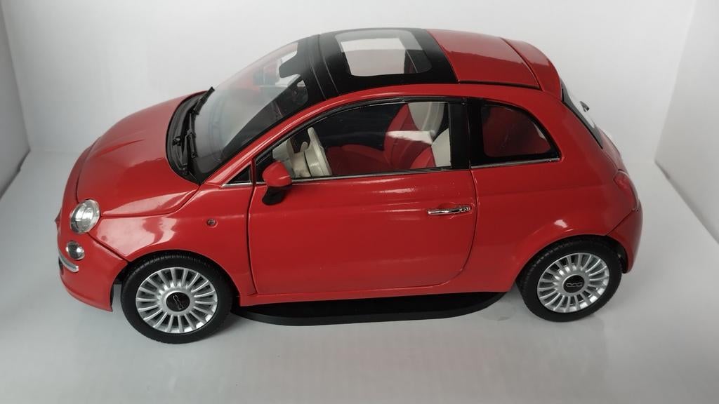 Fiat 500 2007 1:18 Mondo Motors Pol, Hobby en Vrije tijd, Modelauto's | 1:18, Overige merken, Auto, Mondo Motors, .