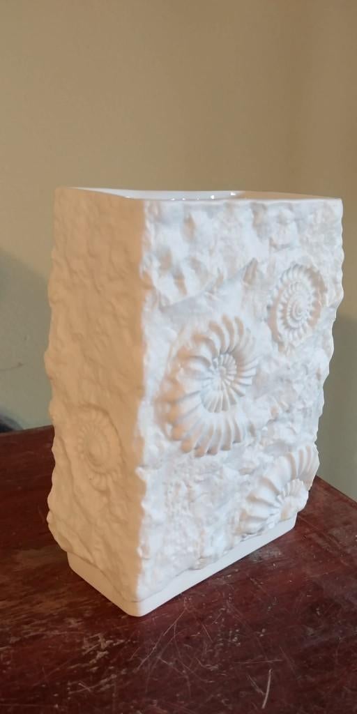 Kaiser Biscuit Vaas Fossil, Gebruikt, Wit, Aardewerk of Porselein, Ophalen of Verzenden