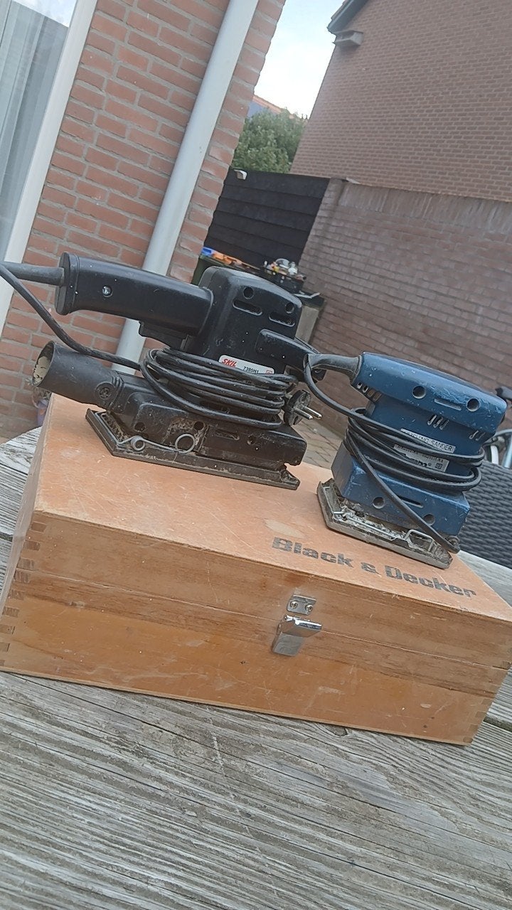 Set van 2 schuurmachines: Ferm VM110 en Skil 7385H1, Ophalen of Verzenden, Gebruikt, Minder dan 600 watt, Vlakschuurmachine