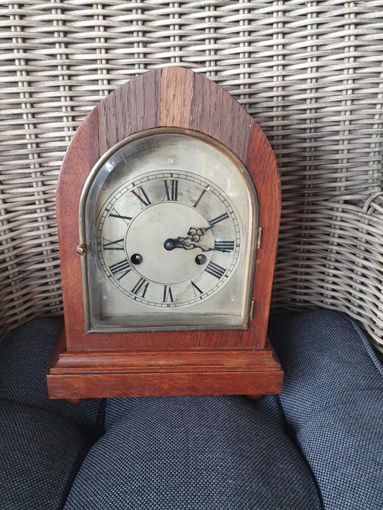 Antieke houten tafelklok met Romeinse cijfers, Ophalen of Verzenden