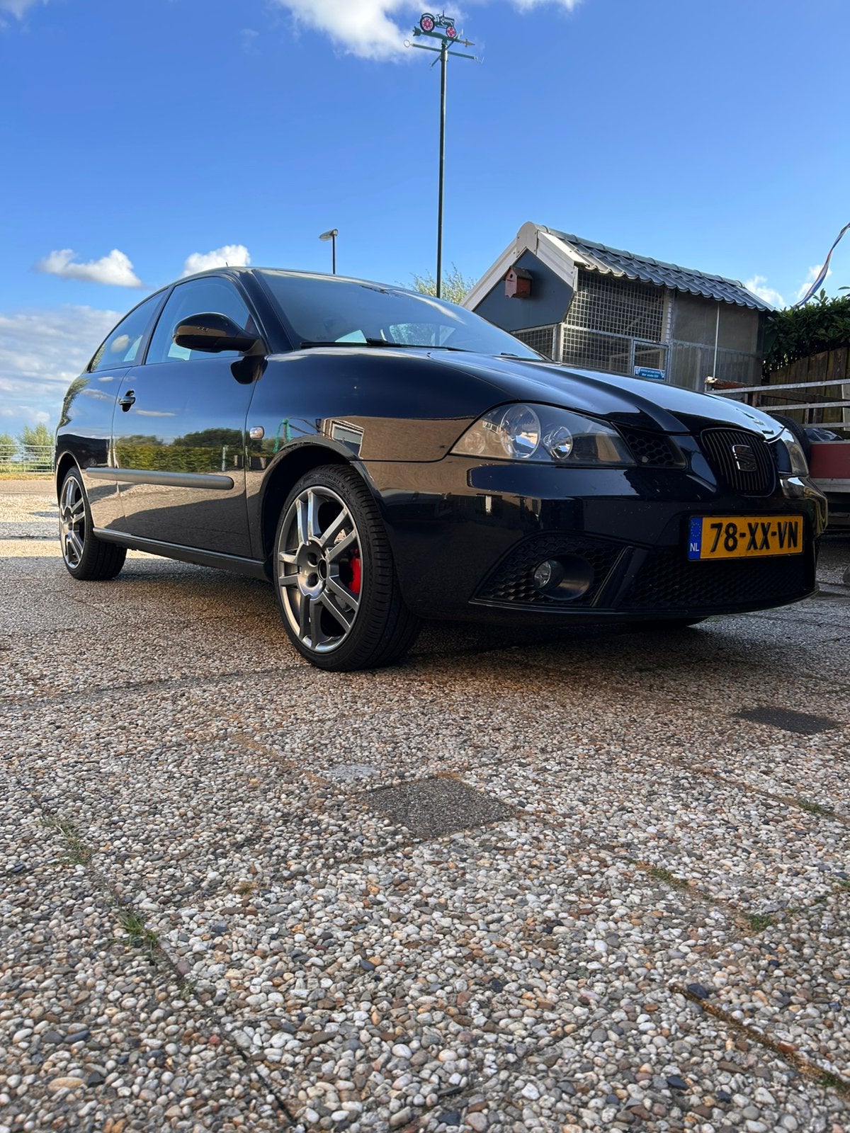 Seat Ibiza 1.6 77KW 3DRS 2007 Zwart, Voorwielaandrijving, 40 €/maand, 4 cilinders, Handgeschakeld