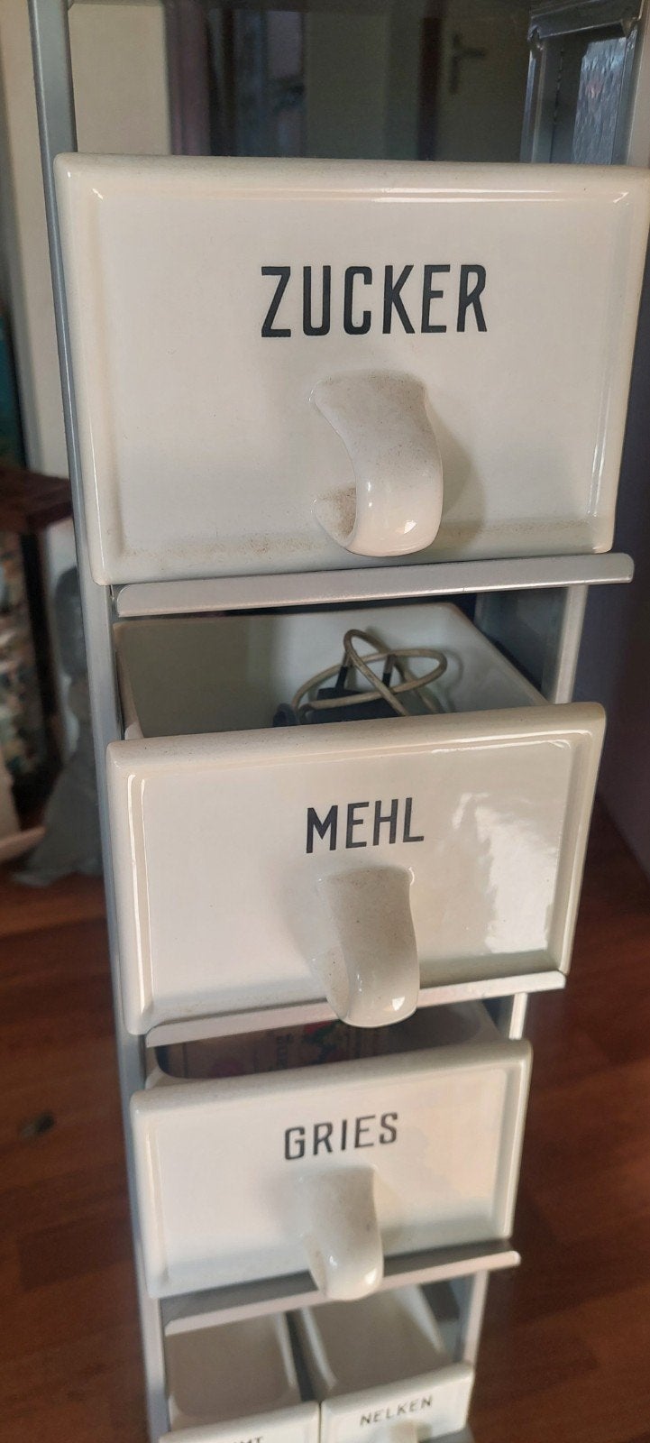 Antieke kruidenierswinkel lades met zelfgemaakt rek, Ophalen
