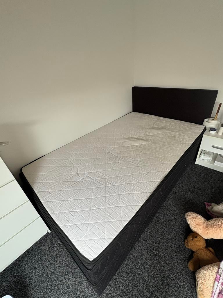 Bed met matras, Huis en Inrichting, Slaapkamer | Boxsprings, Ophalen, Gebruikt, Eenpersoons, Zwart