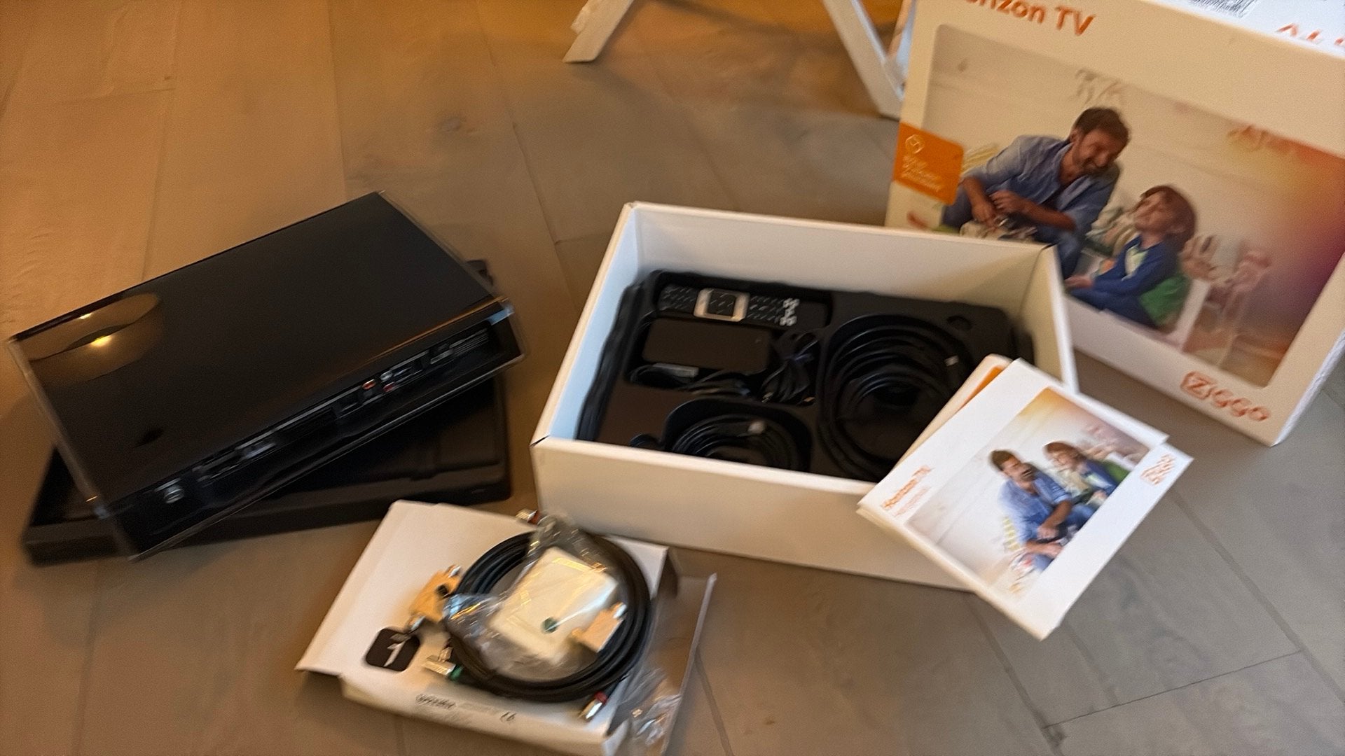 Ziggo Mediabox XL incl afst bediening, kabels, Ophalen of Verzenden, Nieuw
