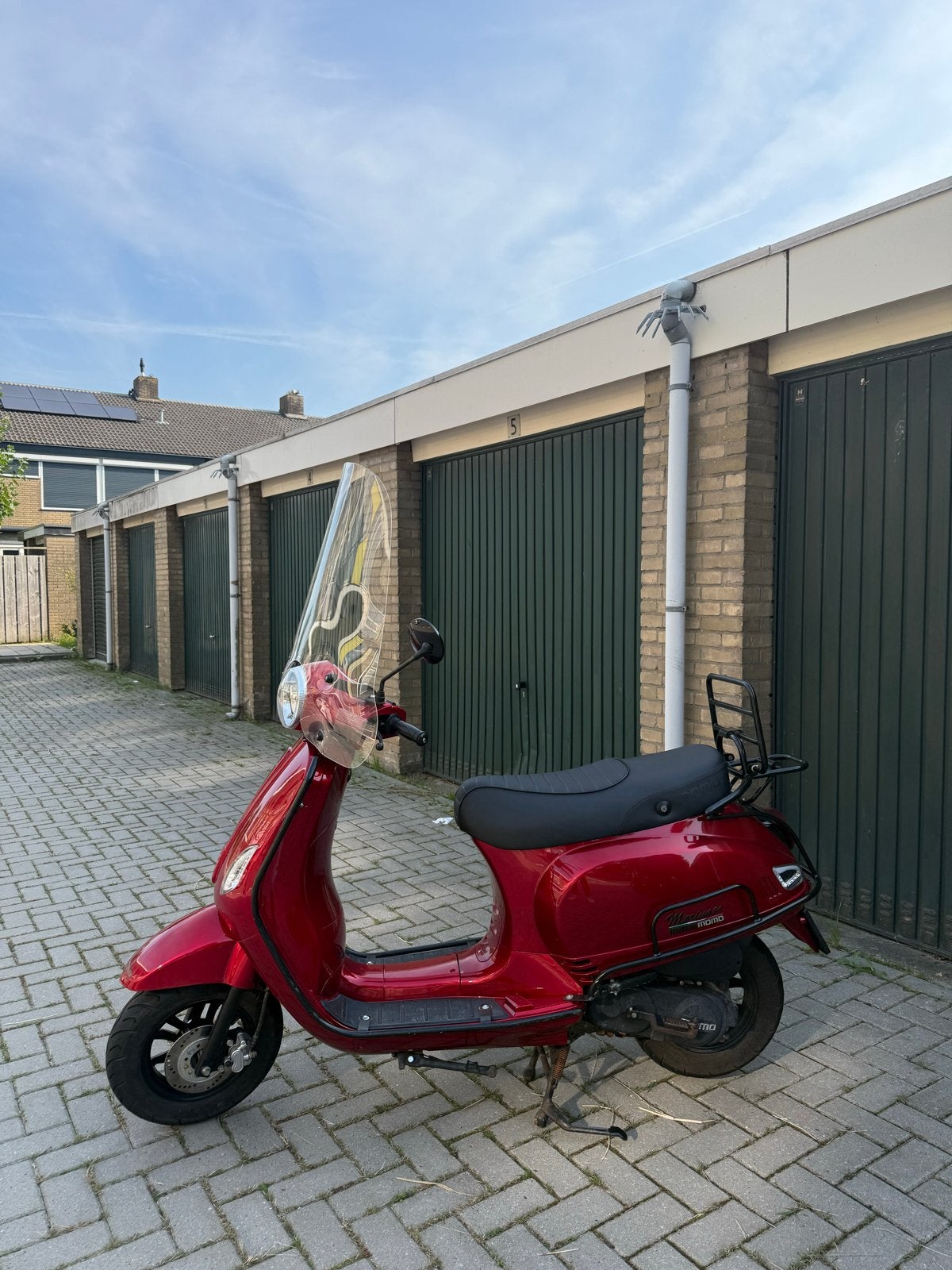 Rode Momo Scooter - Zo goed als nieuw, weinig kilometers, Ophalen, Zo goed als nieuw, Benzine, 50 cc