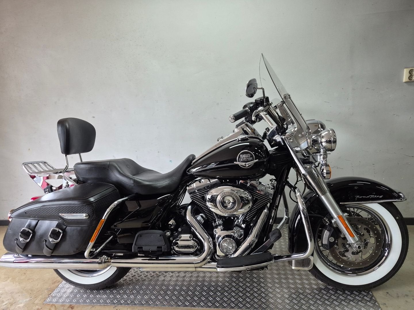 HARLEY-DAVIDSON ROAD KING CLASSIC FLHRC (bj 2010), 2 cilinders, HARLEY-DAVIDSON, Bedrijf, Onbekend