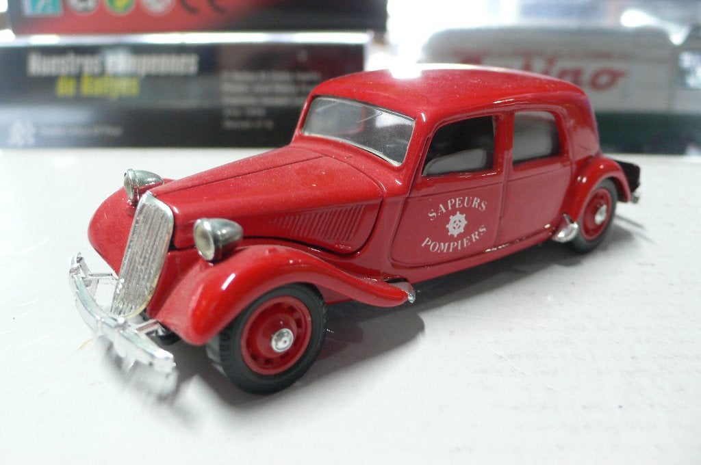 citroen traction six-sapeurs pompiers - solido l age d or-, Hobby en Vrije tijd, Modelauto's | 1:43, Verzenden, Zo goed als nieuw