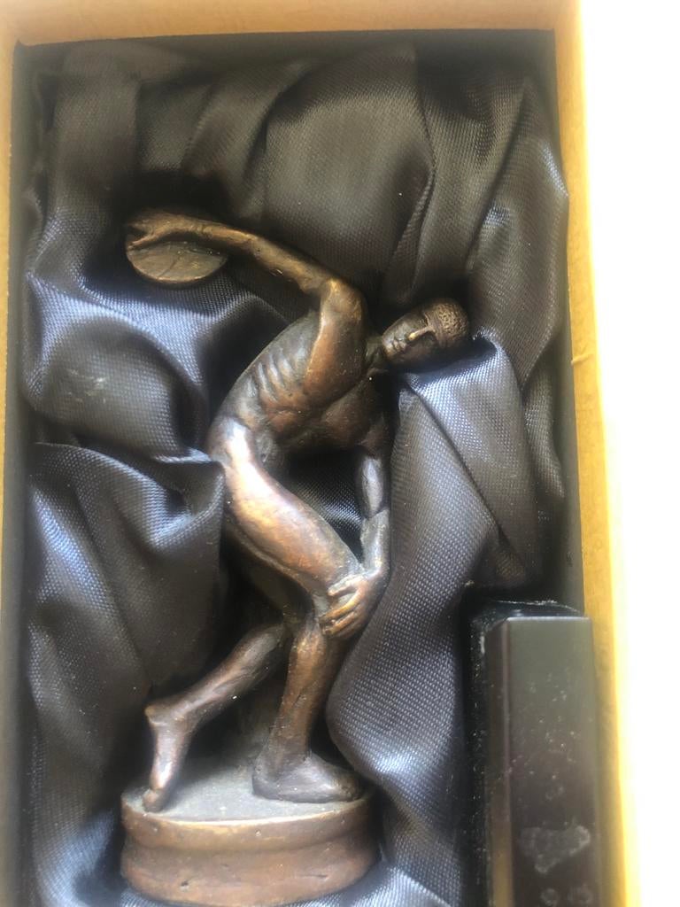 Bronzen discuswerper beeldje 12 cm met certificaat, Antiek en Kunst, Minder dan 20 cm, Ophalen of Verzenden, Brons, Gemerkt