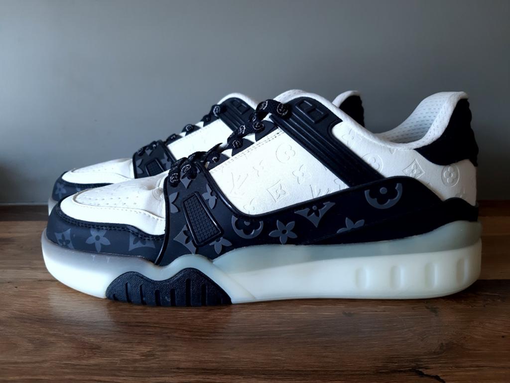 Louis Vuitton Sneakers Maat 42, Wit, Ophalen of Verzenden, Zo goed als nieuw, Louis Vuitton