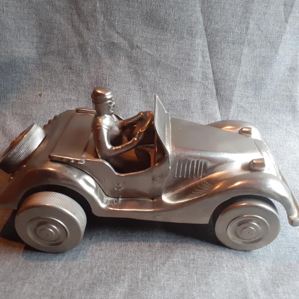 Metalen decoratieve auto met chauffeur.  Oldtimer, Ophalen of Verzenden