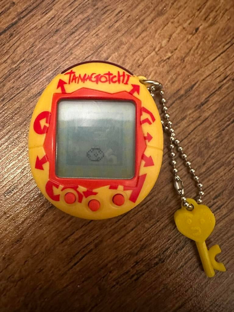 Tamagotchi Connection V1 Europees Geel, Ophalen of Verzenden, Gebruikt