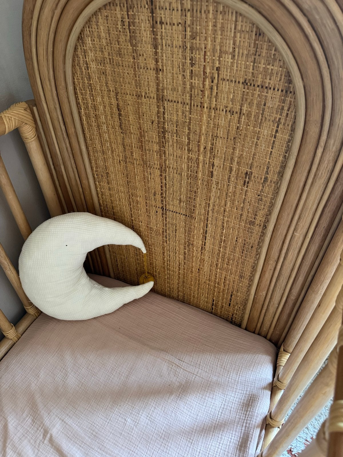 Lina and Mae rotan ledikant met Aerosleep matras, Kinderen en Baby's, Babywiegjes en Ledikanten, Ophalen, Gebruikt, Ledikant