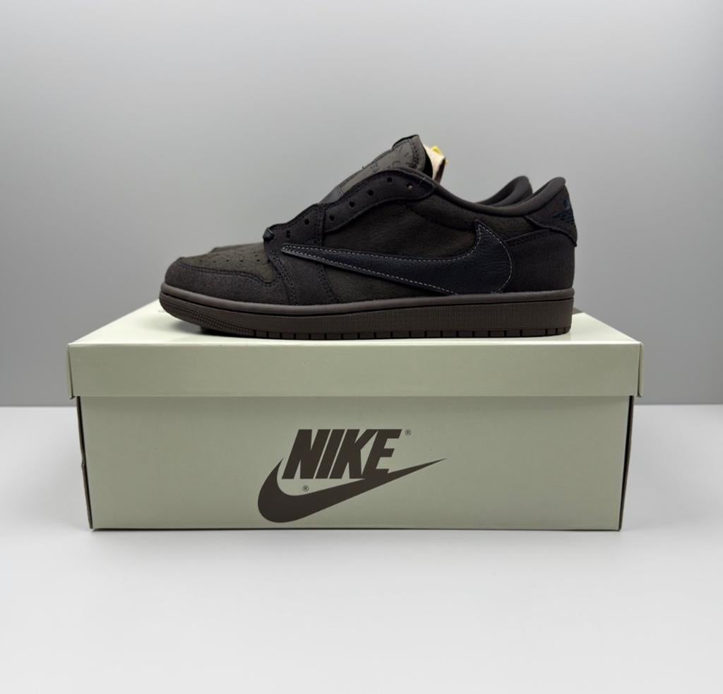 Nike x Travis Scott Velvet Brown, Ophalen of Verzenden, Zo goed als nieuw, Bruin, Sneakers of Gympen
