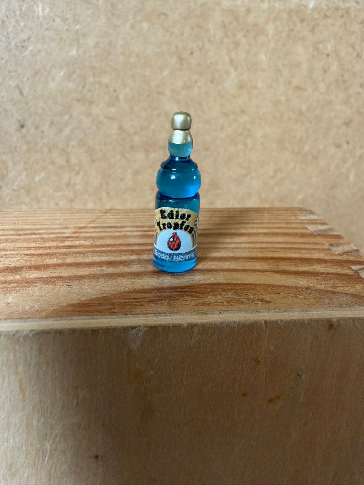 Bodo Hennig fles - 3.2cm - kunststof, Ophalen of Verzenden, Zo goed als nieuw, Poppenhuis