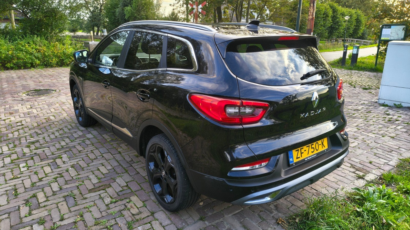 Renault Kadjar 1.3 Black Edition 160 AUTOMAAT, dealeronderh., Auto's, 4 cilinders, 715 kg, 1337 kg, Zwart