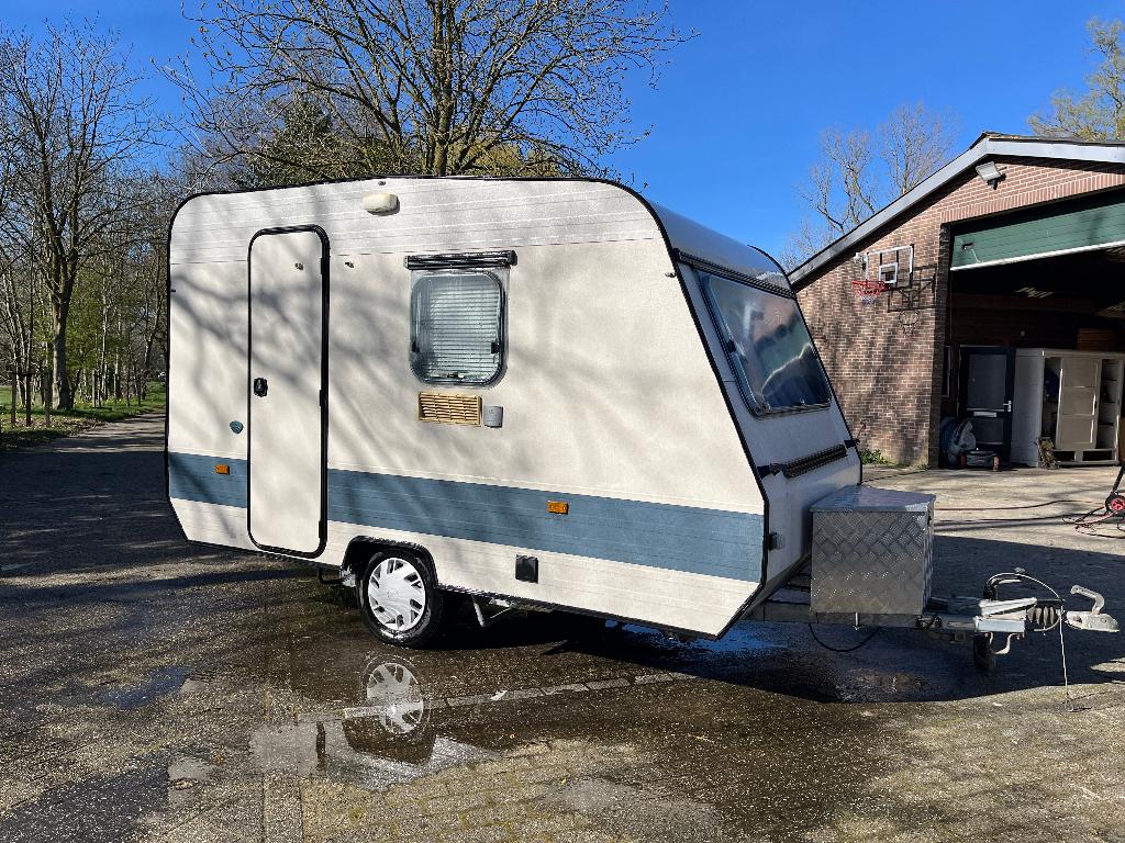 Adria Prima caravan (1988) – compleet en klaar voor gebruik, Caravans en Kamperen, Luifel, Dwarsbed, Kleine zit, Particulier