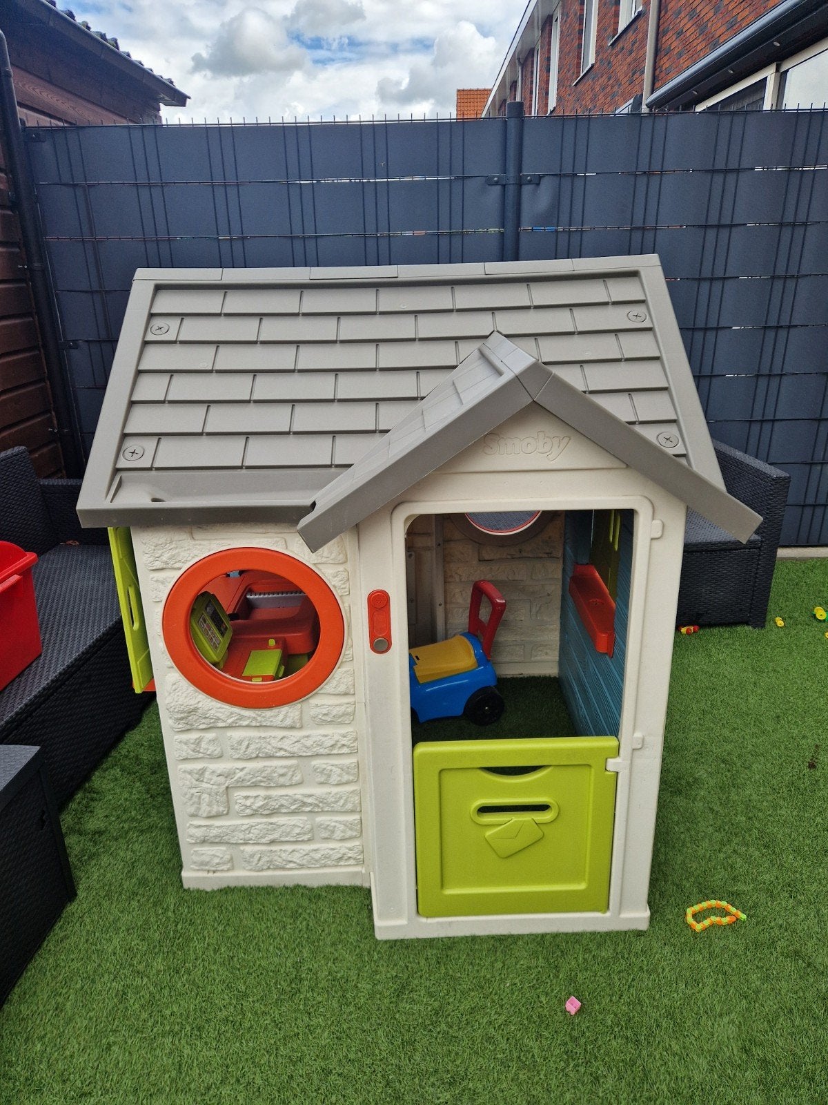 Smoby speelhuisje met gebruikssporen, Kinderen en Baby's, Speelgoed | Buiten | Speelhuisjes, Ophalen of Verzenden