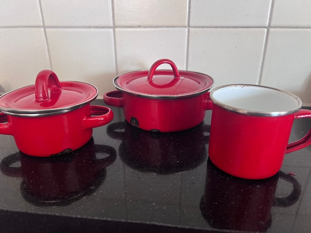 rood emaille 2 pannetjes + deksel  1 kopje / beker, Ophalen of Verzenden