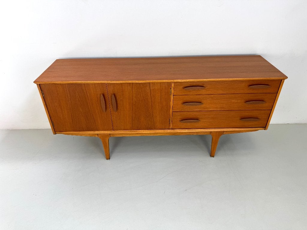 Vintage dressoir Jentique., Huis en Inrichting, 150 tot 200 cm, Teakhout, Ophalen of Verzenden, Zo goed als nieuw