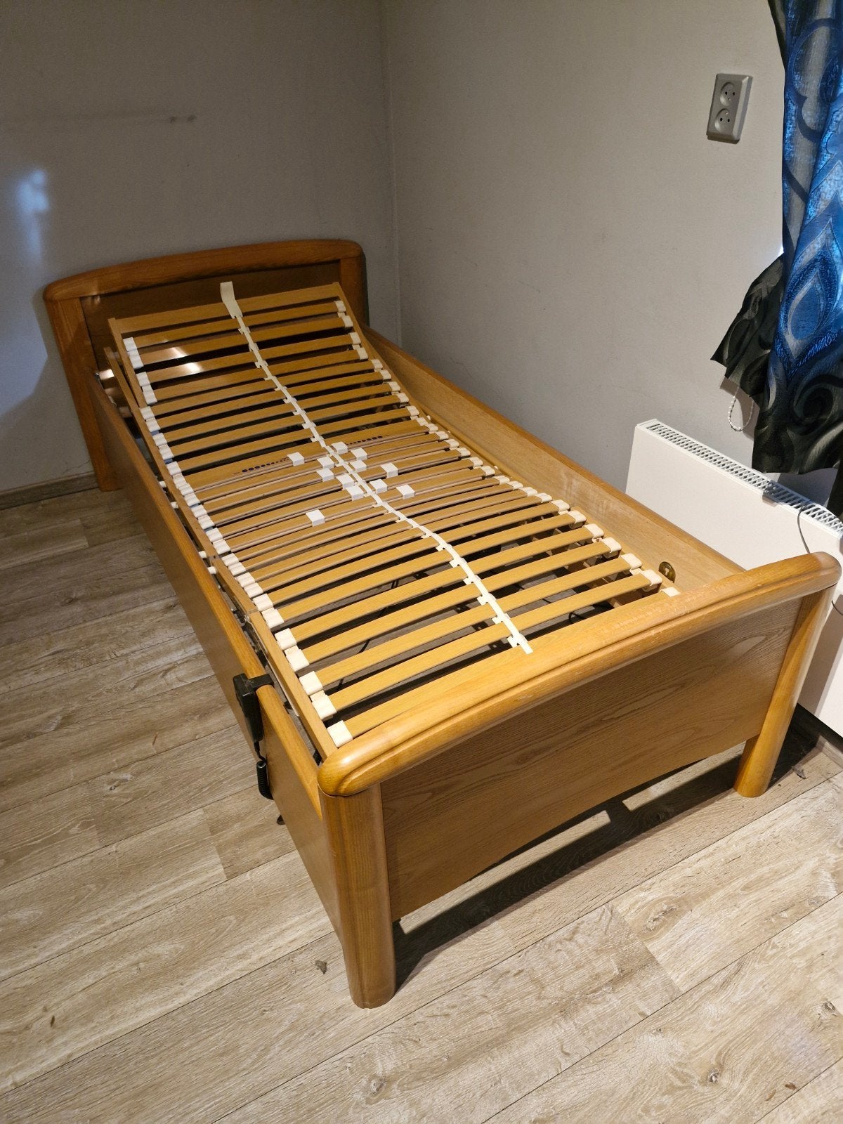 Eenpersoonsbed 200x90 met verstelbare lattenbodem, Ophalen, 90 cm, Eenpersoons, 200 cm