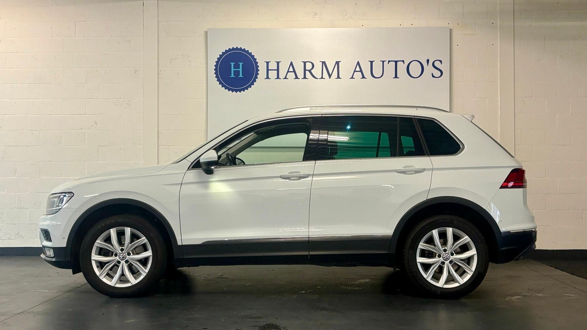 Volkswagen Tiguan 2.0 TSI 4Motion Highline 180pk Pano / LED, Automaat, Dealer onderhouden, Gebruikt, Zwart