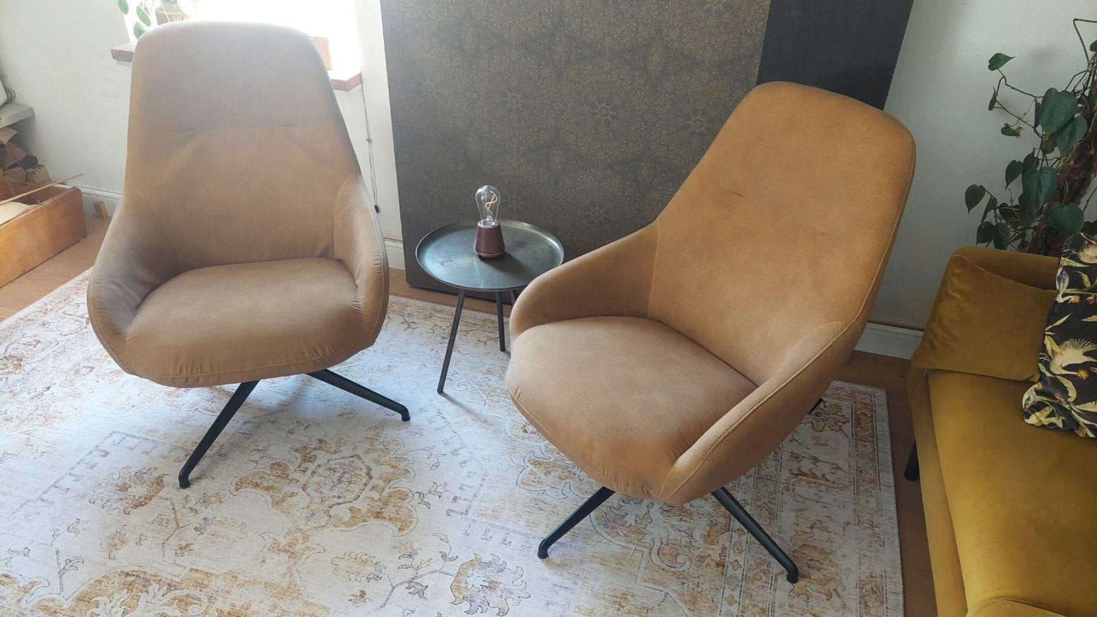 2 identieke Prominent stoelen, Huis en Inrichting, Stoelen, Ophalen, Overige kleuren, Zo goed als nieuw, Eén