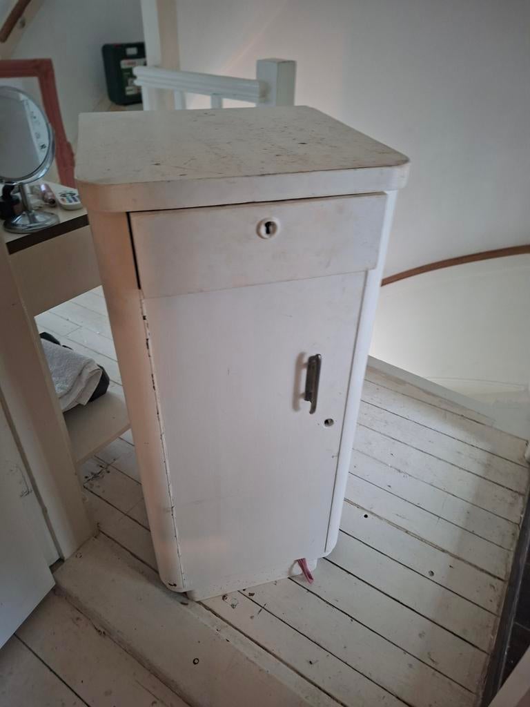 Vintage, uniek ziekenhuisKastje uit Belgie, Ophalen of Verzenden, Gebruikt