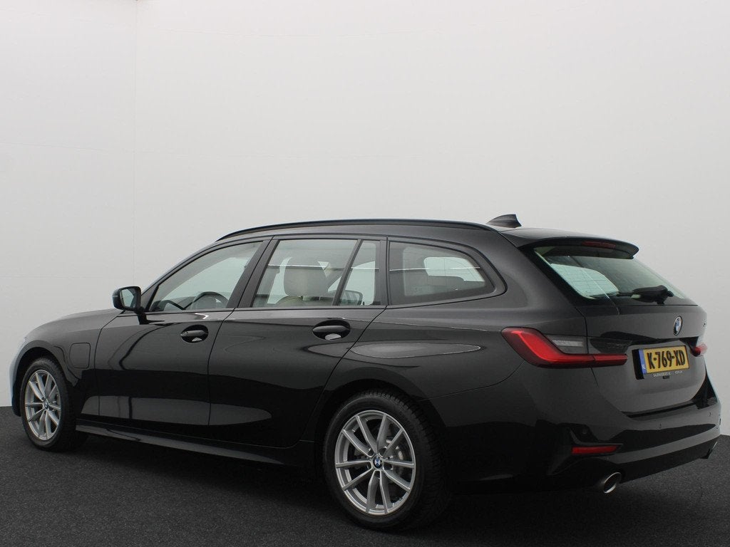 BMW 3-serie Touring 330e Business Edition Plus SPORTSTOELEN, Auto's, 1998 cc, Achterwielaandrijving, Gebruikt, Zwart