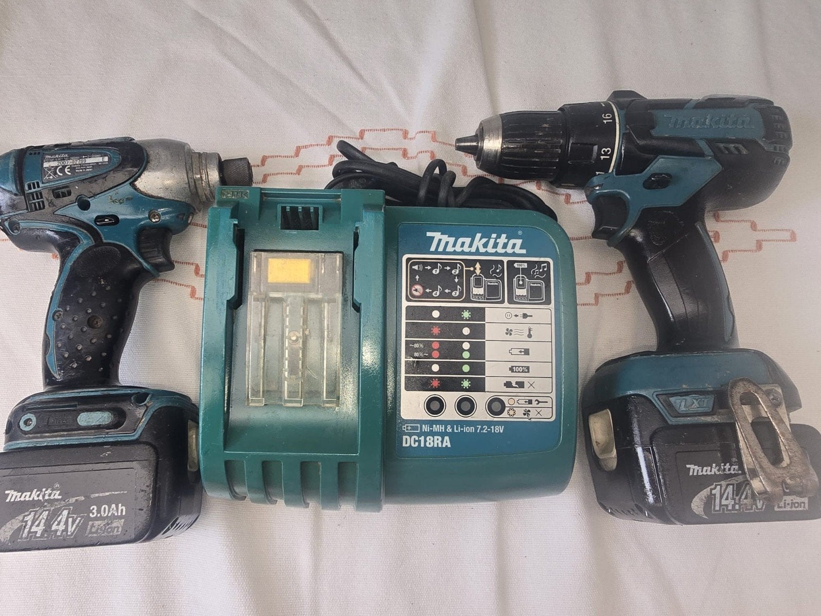 Makita 14.4v set, Ophalen of Verzenden, Gebruikt, Boor- en Schroefmachine, Variabele snelheid