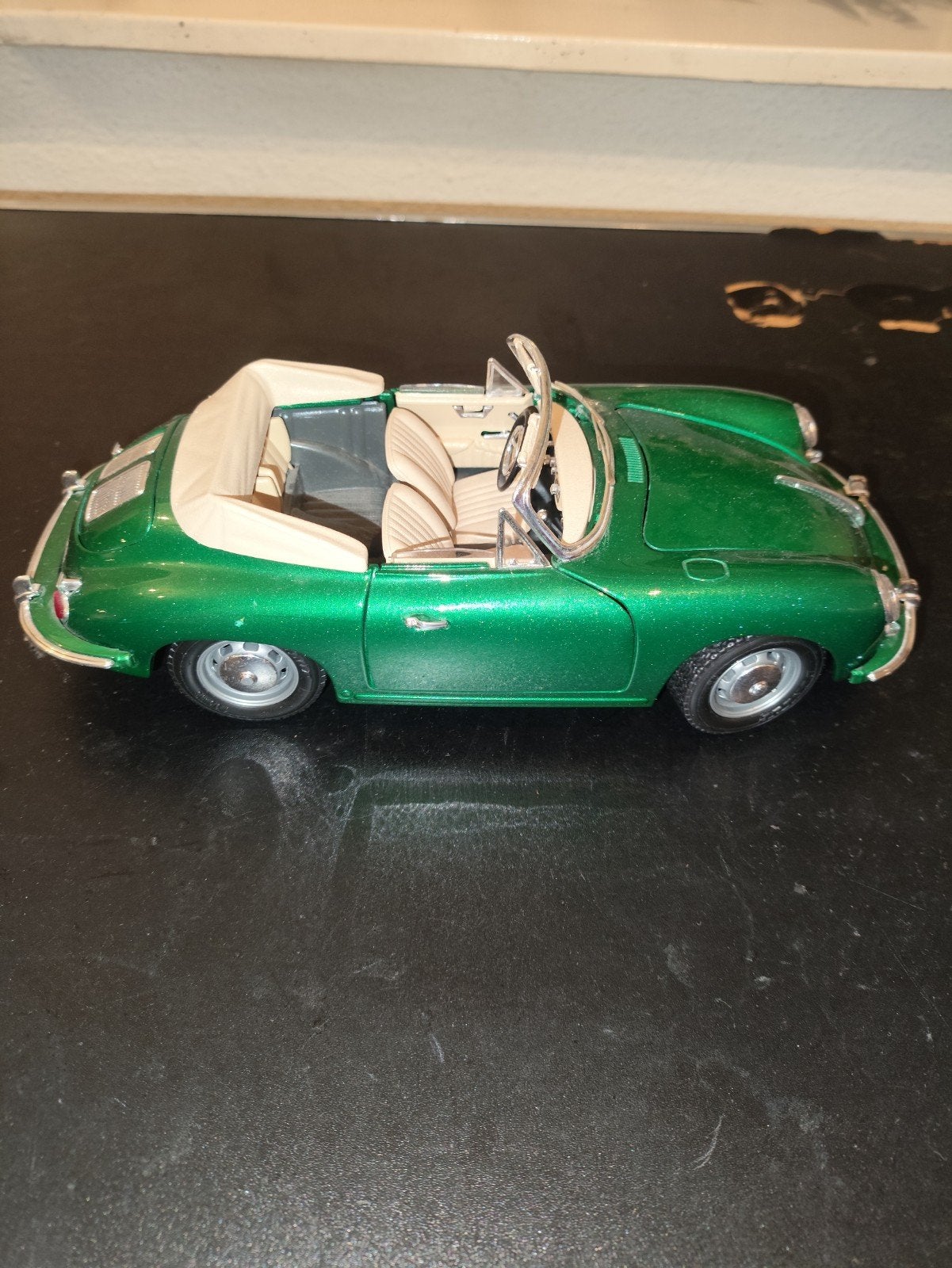 Porsche 356 B Cabriolet (1961) 1:18 Diecast Model – Green –, Ophalen of Verzenden
