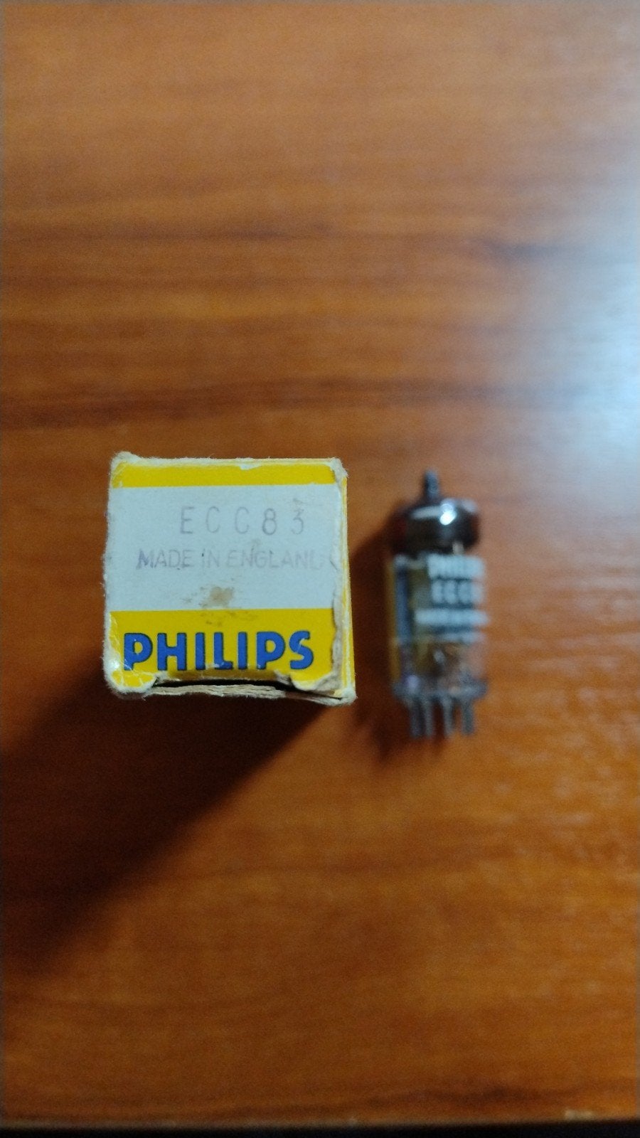 Philips ECC83 buis (Made in England / Blackburn / Mullard) –, Audio, Tv en Foto, Ophalen of Verzenden, Buis of Buizen