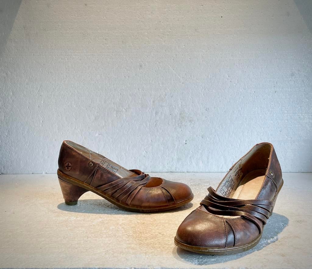 Dr. Martens schoenen met (lage) hakken pumps ‘used look‘ 38, Kleding | Dames, Schoenen, Ophalen of Verzenden, Bruin, Schoenen met lage hakken