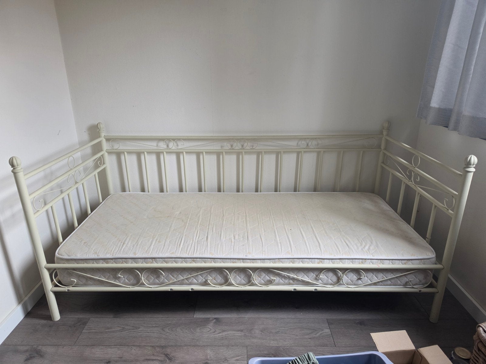 Gratis: Ikea bedbank met matras, Ophalen, Gebruikt, 90 cm, Eenpersoons