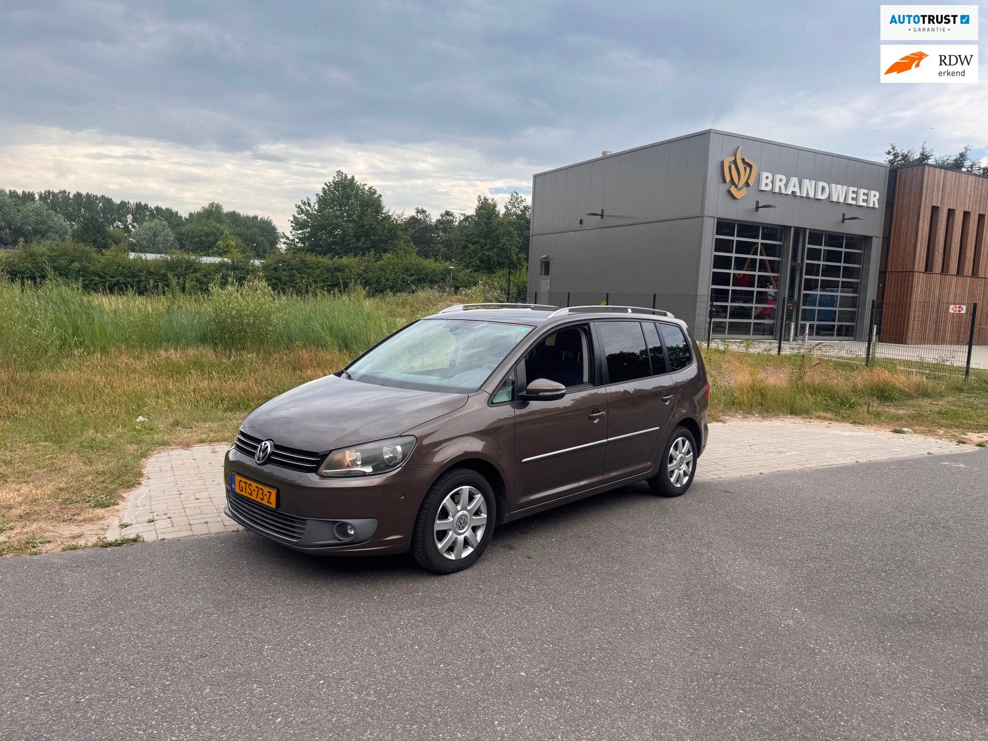 Volkswagen TOURAN 2.0 TDI Automaat.Clima.Navi, Auto's, Euro 5, 15 km/l, Gebruikt, Bruin