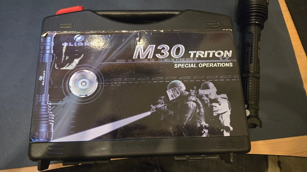 Olight M30 Triton tactical zaklamp, Ophalen of Verzenden, Overige soorten, Amerika, Overige typen